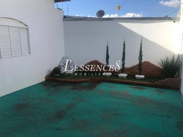 Casa para Venda em Aparecida de Goiânia - 2