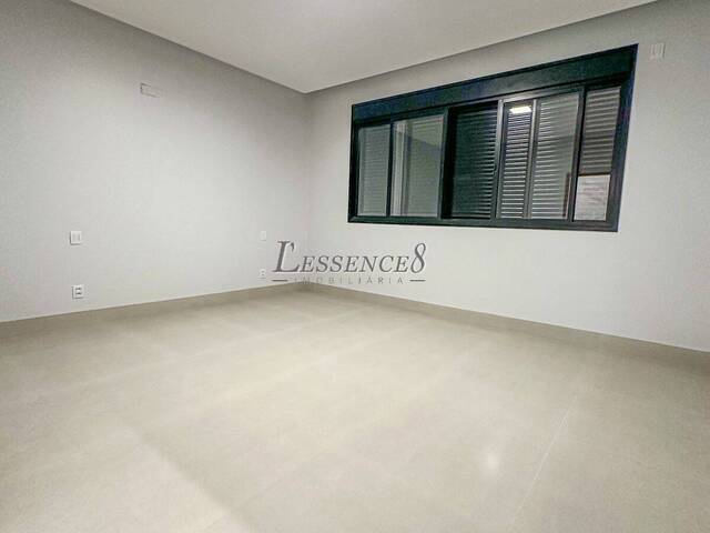 Sobrado para Venda em Goiânia - 5