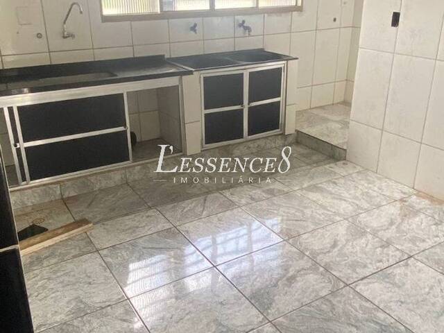 Sobrado para Venda em Goiânia - 4