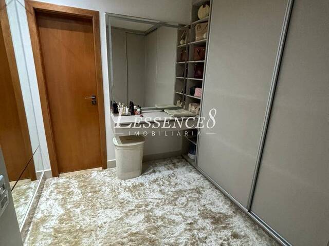 Sobrado para Venda em Goiânia - 4