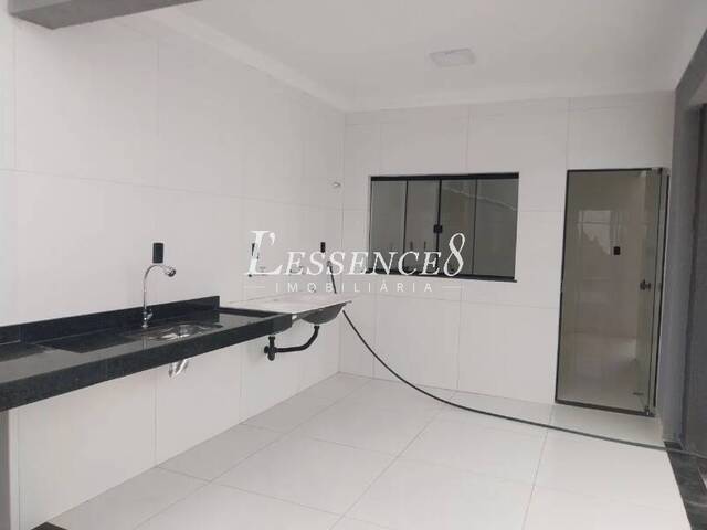 Casa para Venda em Aparecida de Goiânia - 2