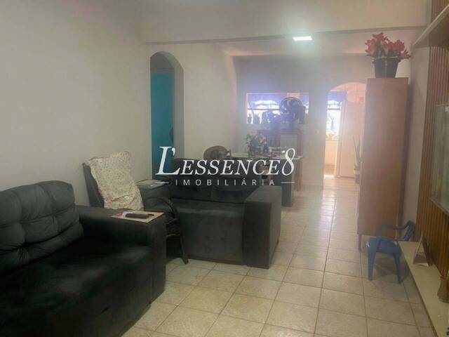 #1203 - Casa para Venda em Goiânia - GO - 2