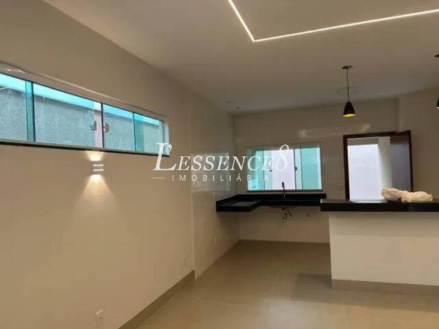 Casa para Venda em Abadia de Goiás - 4