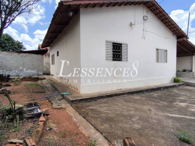 #1352 - Casa para Venda em Goiânia - GO - 2