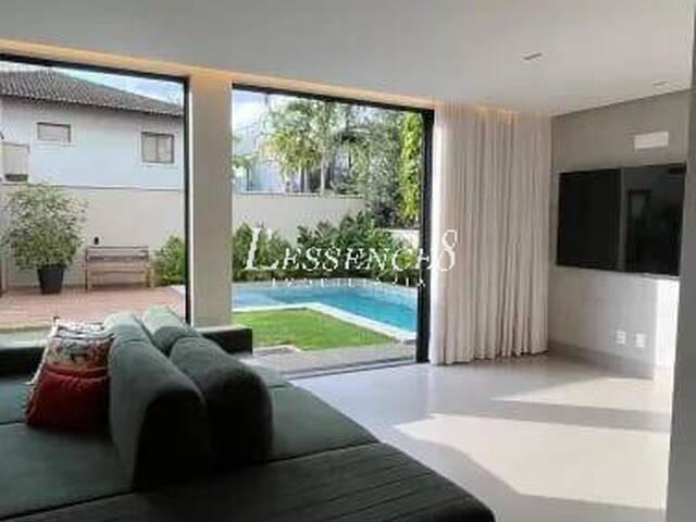 #1531 - Casa para Venda em Goiânia - GO - 1