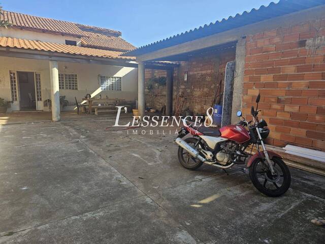 #1560 - Casa para Venda em Goiânia - GO - 2