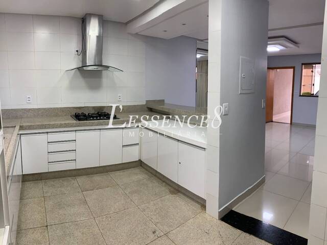 Sobrado para Venda em Goiânia - 3