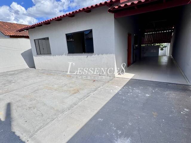 #1747 - Casa para Venda em Aparecida de Goiânia - GO - 2
