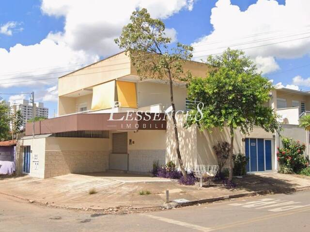 #1834 - Casa para Venda em Goiânia - GO - 1